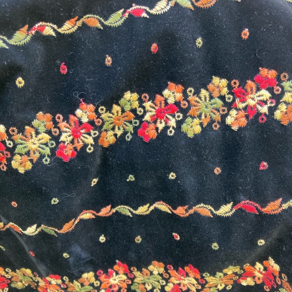 Malbe Vintage Black Velvet Embroidered Floral motif Maxi Skirt w/Belt sz 15/16 - Picture 5 of 6